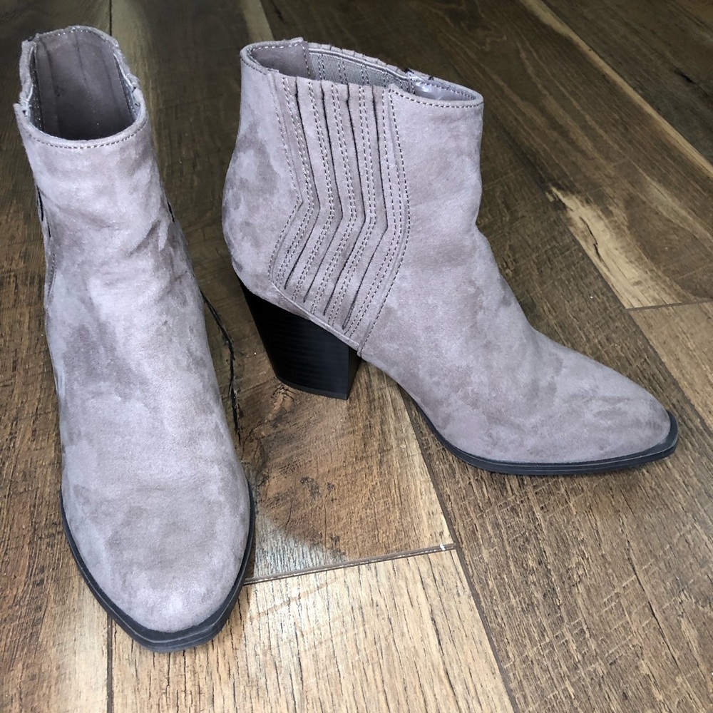 Qupid Suede Taupe Stacked Block Heel Pointed Toe Ankle Boots Size 6.5